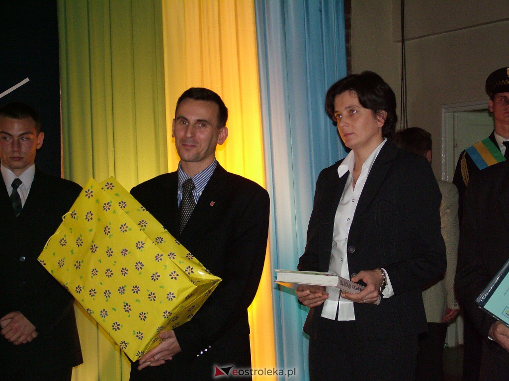 Nadanie imienia Gimnazjum nr 1 - 2004 rok - zdjęcie #29 - eOstroleka.pl