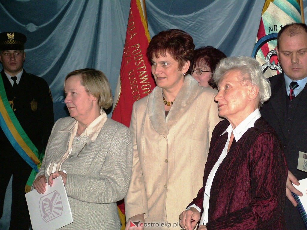 Nadanie imienia Gimnazjum nr 1 - 2004 rok - zdjęcie #35 - eOstroleka.pl