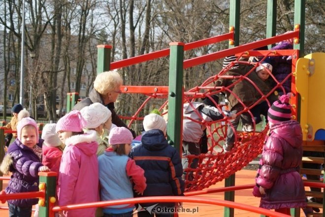 Odiór placu zabaw w parku miejskim (15.11.2010) - zdjęcie #11 - eOstroleka.pl