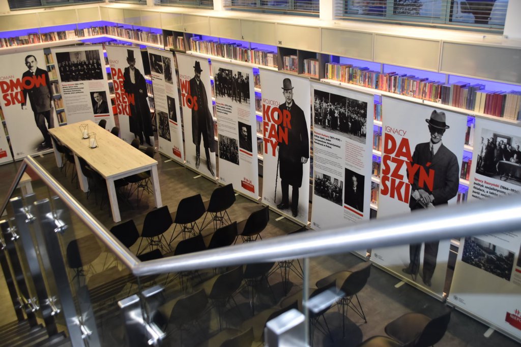 „Ojcowie Niepodległości” – patriotyczna wystawa w bibliotece w Kadzidle [19.11.2020] - zdjęcie #9 - eOstroleka.pl