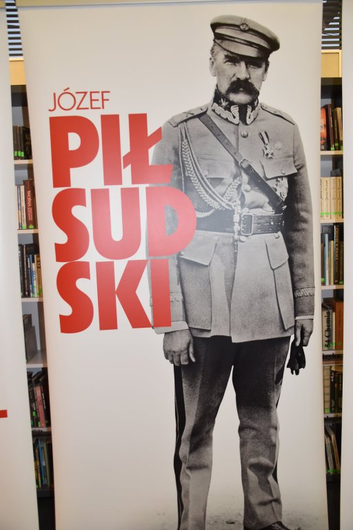 „Ojcowie Niepodległości” – patriotyczna wystawa w bibliotece w Kadzidle [19.11.2020] - zdjęcie #22 - eOstroleka.pl