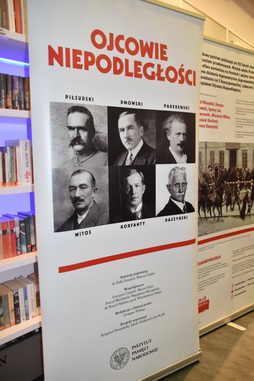 „Ojcowie Niepodległości” – patriotyczna wystawa w bibliotece w Kadzidle [19.11.2020] - zdjęcie #27 - eOstroleka.pl