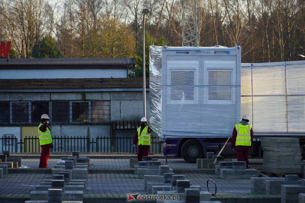 Budowa szpitala tymczasowego w Ostrołęce [25.11.2020] - zdjęcie #49 - eOstroleka.pl