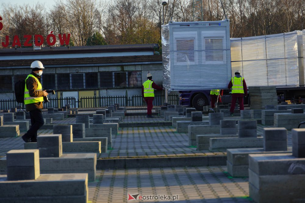 Budowa szpitala tymczasowego w Ostrołęce [25.11.2020] - zdjęcie #45 - eOstroleka.pl