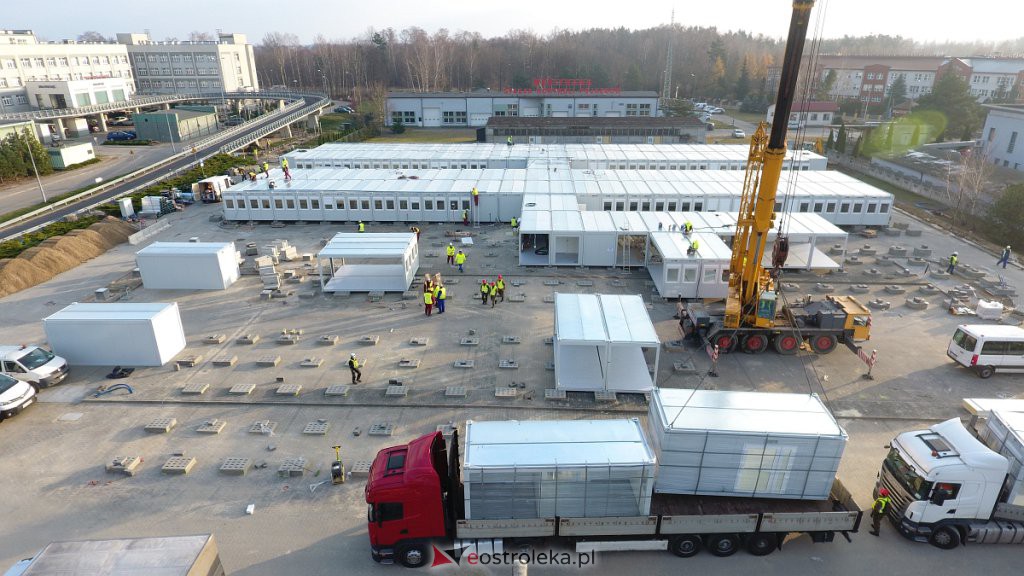 Budowa szpitala tymczasowego w Ostrołęce. Tempo prac nie zwalnia [04.12.2020] - zdjęcie #3 - eOstroleka.pl