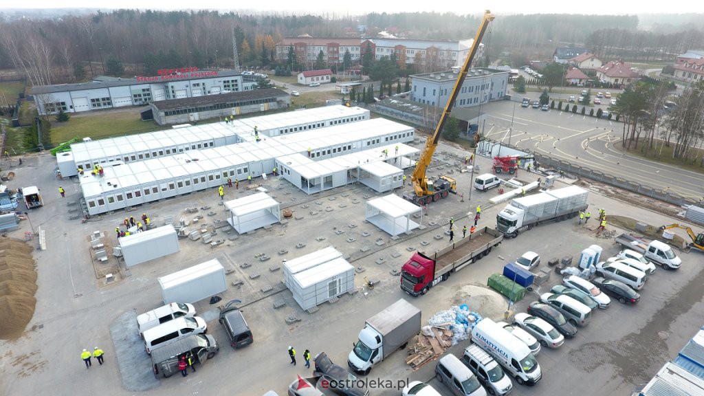 Budowa szpitala tymczasowego w Ostrołęce. Tempo prac nie zwalnia [04.12.2020] - zdjęcie #9 - eOstroleka.pl