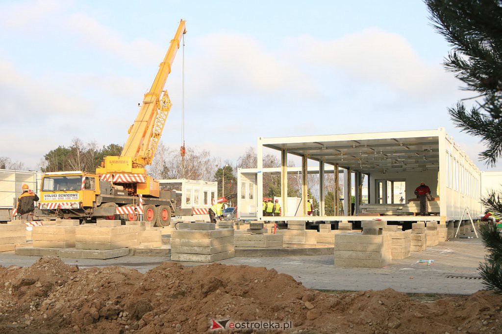 Budowa szpitala tymczasowego w Ostrołęce. Tempo prac nie zwalnia [04.12.2020] - zdjęcie #16 - eOstroleka.pl