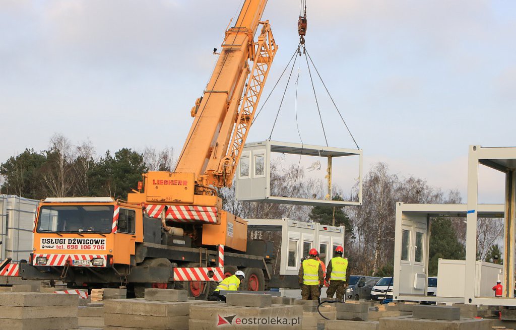 Budowa szpitala tymczasowego w Ostrołęce. Tempo prac nie zwalnia [04.12.2020] - zdjęcie #17 - eOstroleka.pl