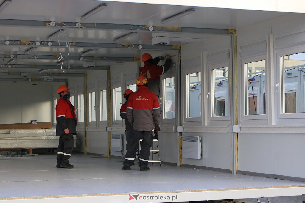 Budowa szpitala tymczasowego w Ostrołęce. Tempo prac nie zwalnia [04.12.2020] - zdjęcie #21 - eOstroleka.pl