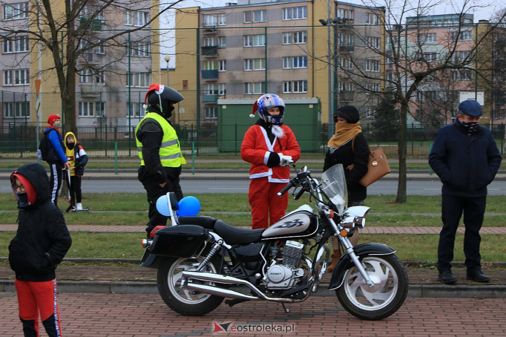 Tradycja podtrzymana. Mnóstwo Moto-Mikołajów na ulicach Ostrołęki [06.12.2020] - zdjęcie #9 - eOstroleka.pl