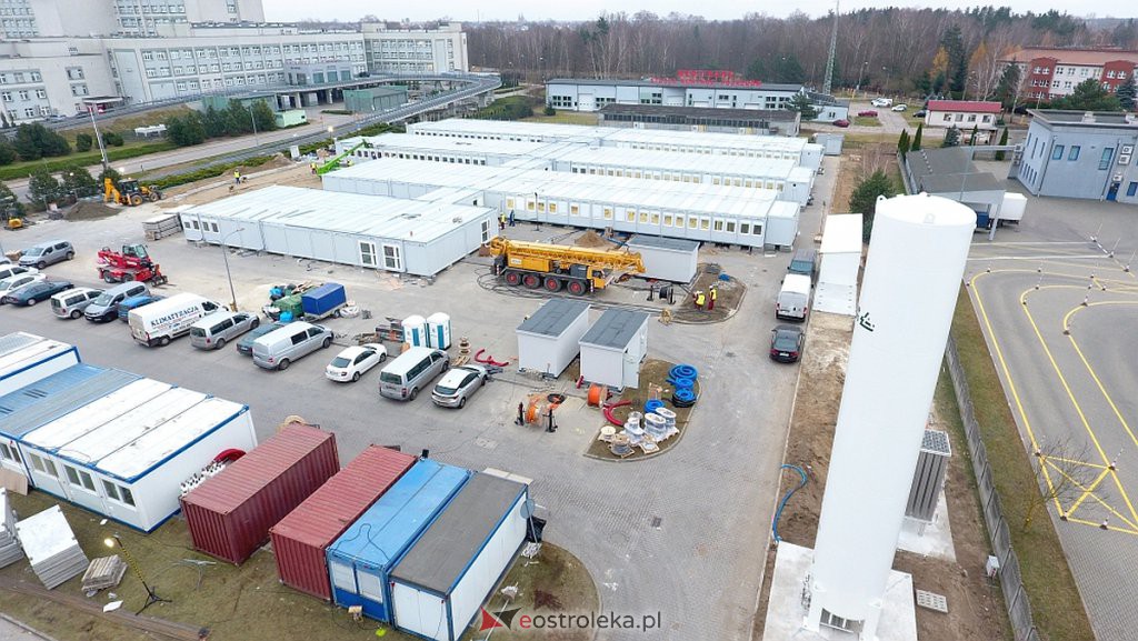 Zaglądamy na plac budowy szpitala tymczasowego w Ostrołęce [07.12.2020] - zdjęcie #19 - eOstroleka.pl