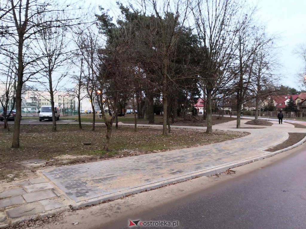 Wymiana chodnika oraz budowa ścieżki rowerowej przy ulicy Poznańskiej  - zdjęcie #3 - eOstroleka.pl