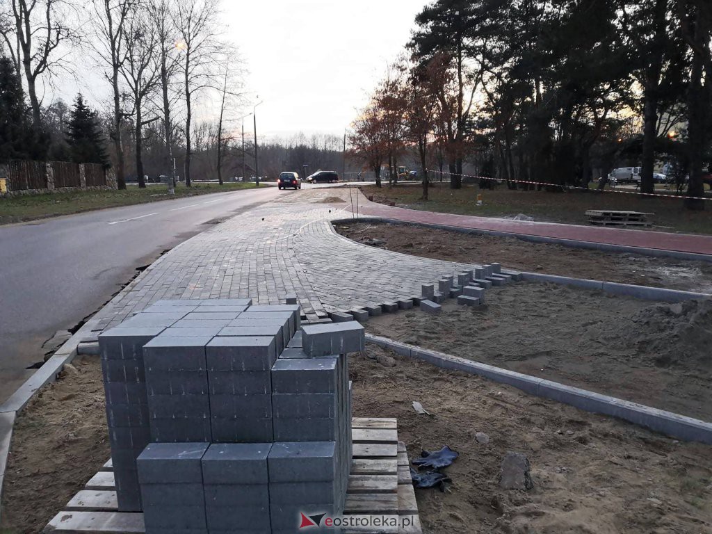 Wymiana chodnika oraz budowa ścieżki rowerowej przy ulicy Poznańskiej  - zdjęcie #6 - eOstroleka.pl