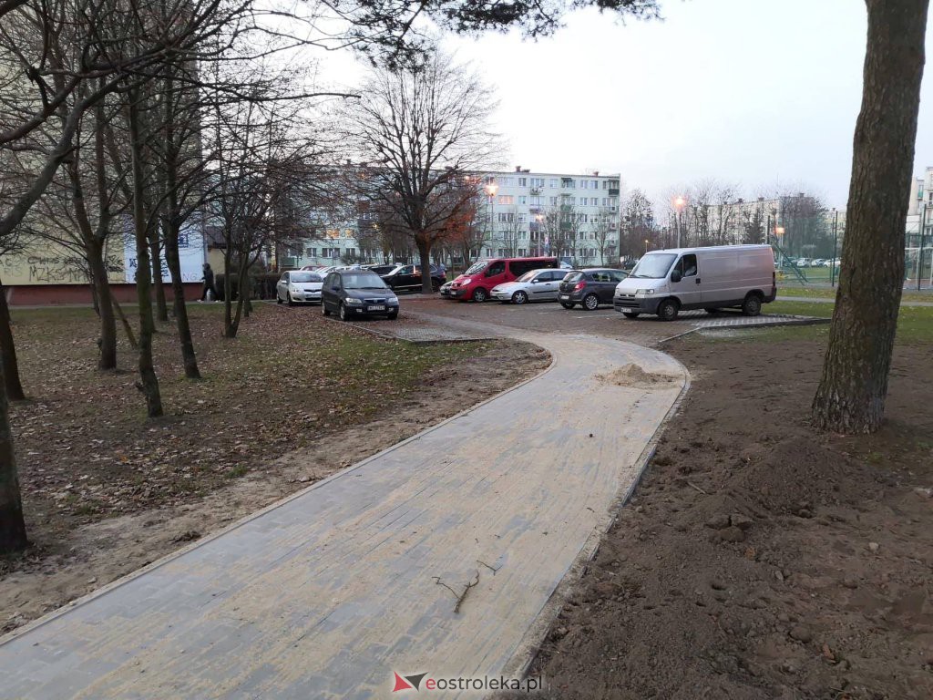 Wymiana chodnika oraz budowa ścieżki rowerowej przy ulicy Poznańskiej  - zdjęcie #10 - eOstroleka.pl