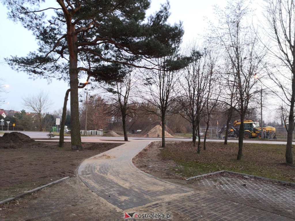 Wymiana chodnika oraz budowa ścieżki rowerowej przy ulicy Poznańskiej  - zdjęcie #11 - eOstroleka.pl