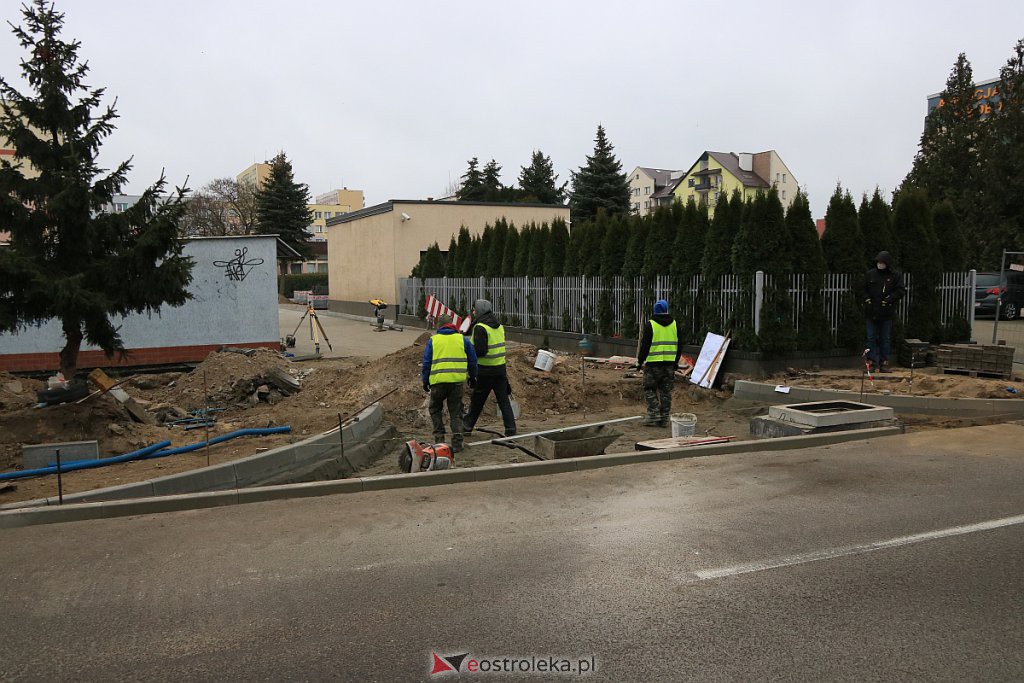 Budowa drogi dojazdowej do miejskiej 16-tki na finiszu [10.12.2020] - zdjęcie #17 - eOstroleka.pl