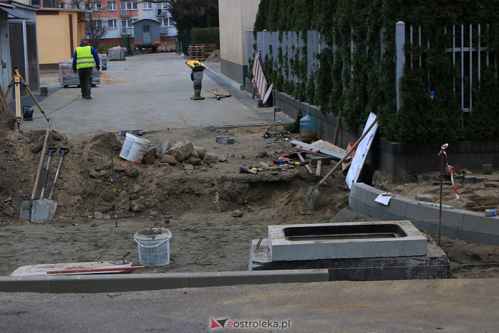 Budowa drogi dojazdowej do miejskiej 16-tki na finiszu [10.12.2020] - zdjęcie #6 - eOstroleka.pl