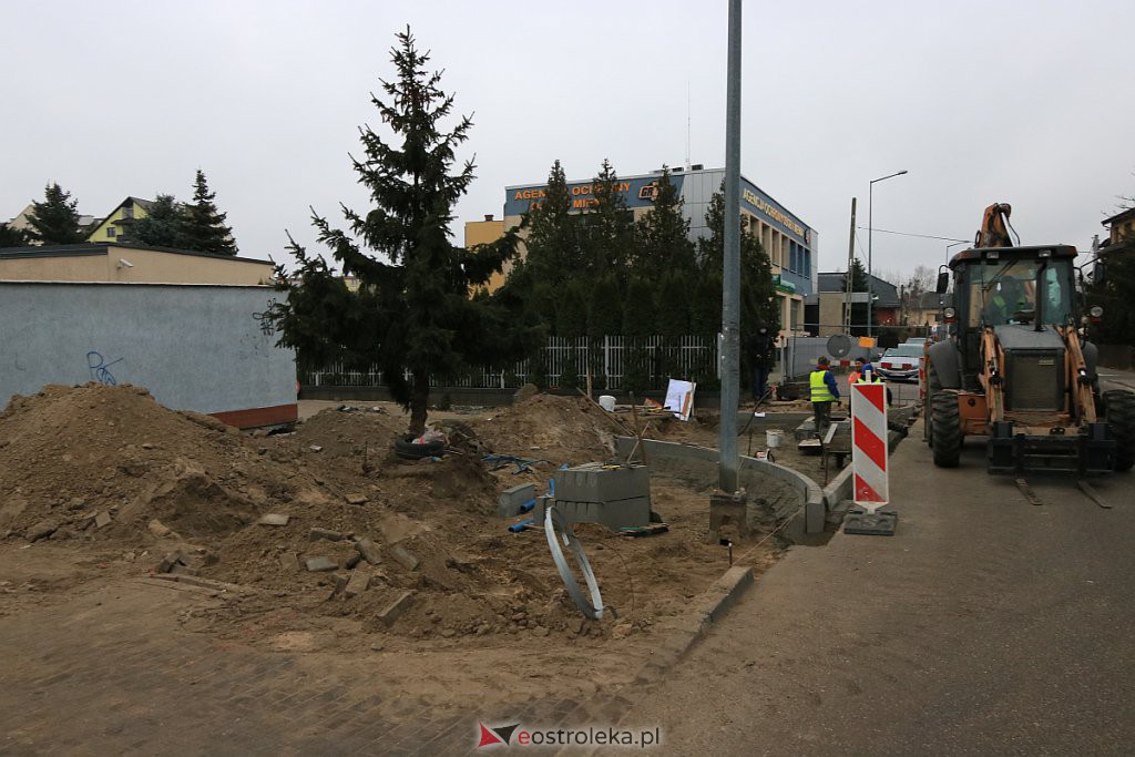 Budowa drogi dojazdowej do miejskiej 16-tki na finiszu [10.12.2020] - zdjęcie #2 - eOstroleka.pl