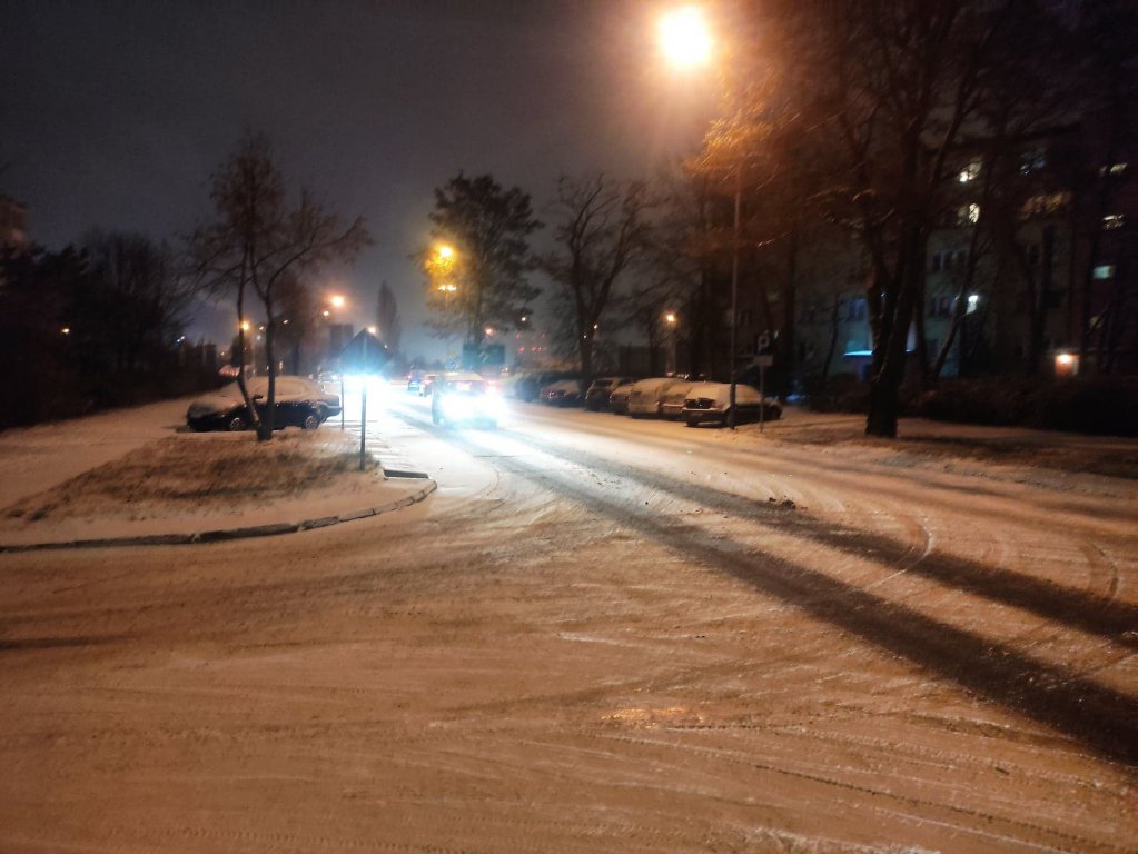 Trudne warunki na drogach [10.12.2020] - zdjęcie #2 - eOstroleka.pl