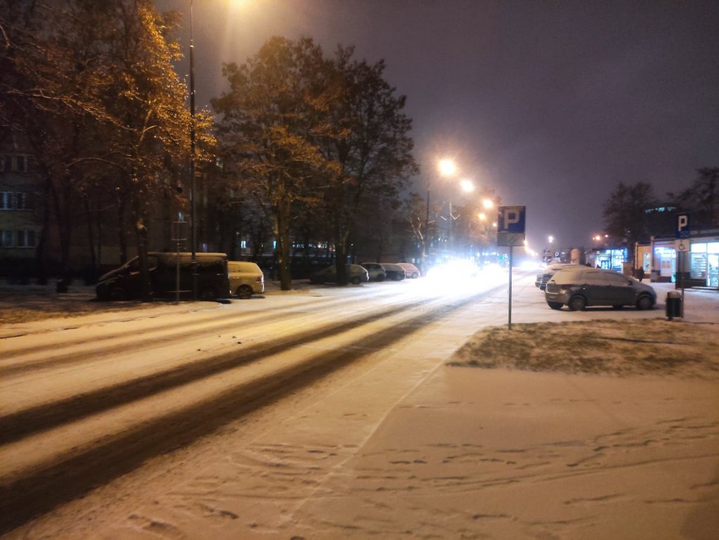 Trudne warunki na drogach [10.12.2020] - zdjęcie #1 - eOstroleka.pl