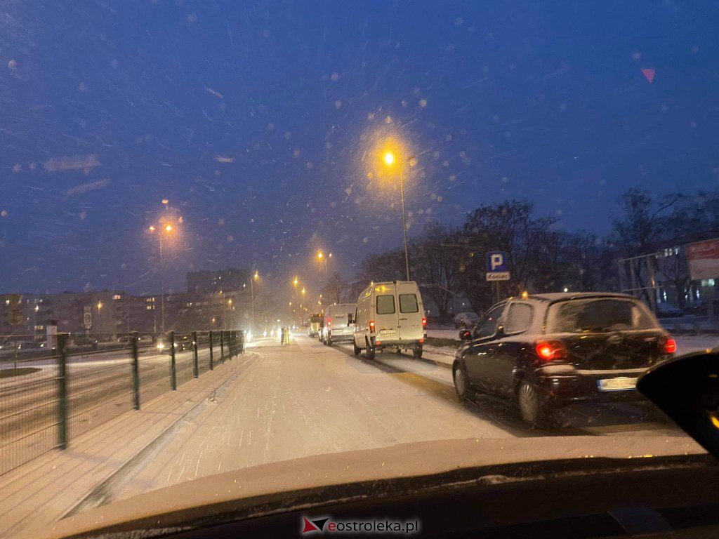 Trudne warunki na drogach [10.12.2020] - zdjęcie #10 - eOstroleka.pl