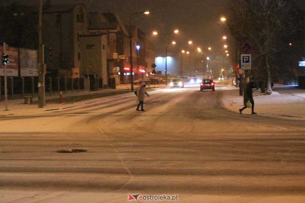 Atak zimy w Ostrołęce [10.12.2020] - zdjęcie #28 - eOstroleka.pl