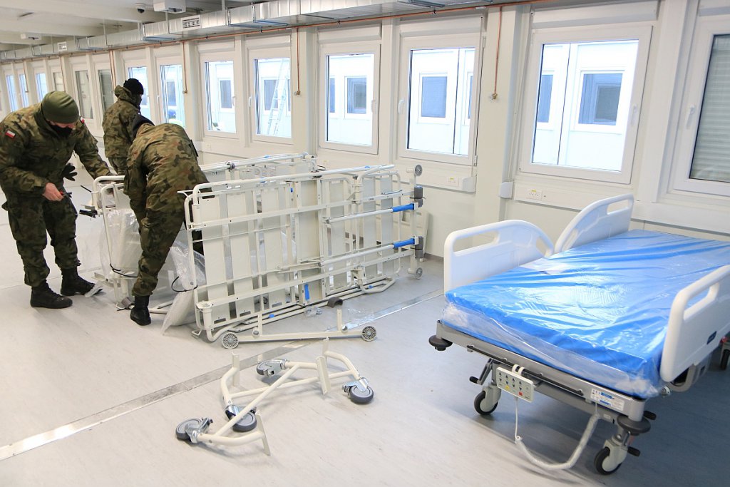 Do szpitala tymczasowego dotarł pierwszy sprzęt medyczny [11.12.2020] - zdjęcie #14 - eOstroleka.pl