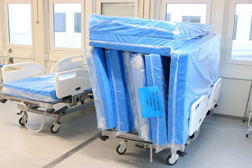 Do szpitala tymczasowego dotarł pierwszy sprzęt medyczny [11.12.2020] - zdjęcie #17 - eOstroleka.pl