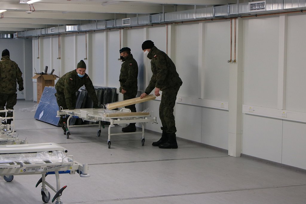 Do szpitala tymczasowego dotarł pierwszy sprzęt medyczny [11.12.2020] - zdjęcie #21 - eOstroleka.pl