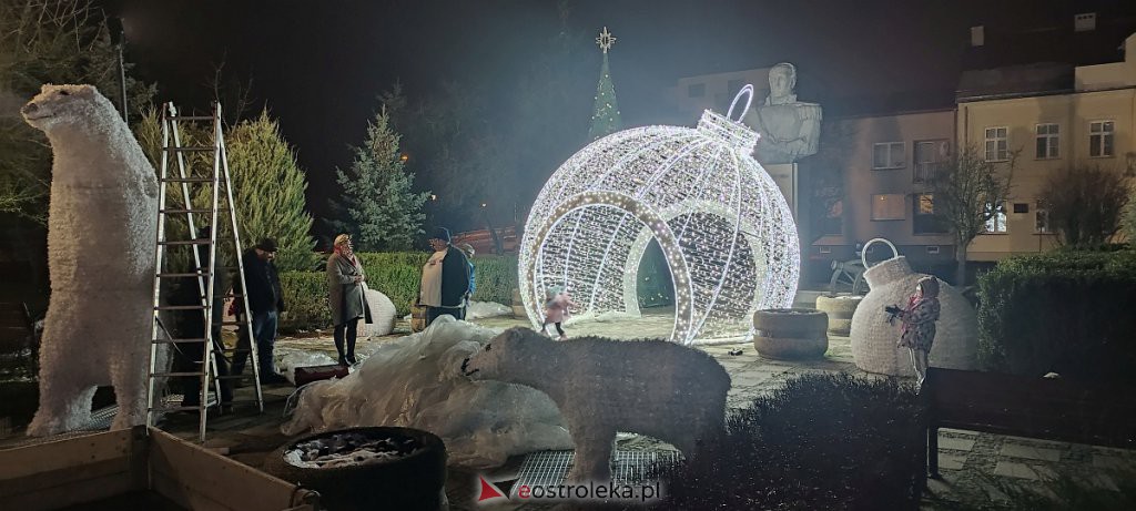 Ostrołęka goni Kadzidło świątecznym nastrojem. Kolejne ozdoby trafiły na Stare Miasto [14.12.2020] - zdjęcie #5 - eOstroleka.pl