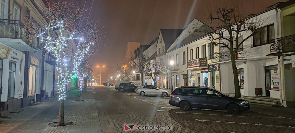 Ostrołęka goni Kadzidło świątecznym nastrojem. Kolejne ozdoby trafiły na Stare Miasto [14.12.2020] - zdjęcie #7 - eOstroleka.pl
