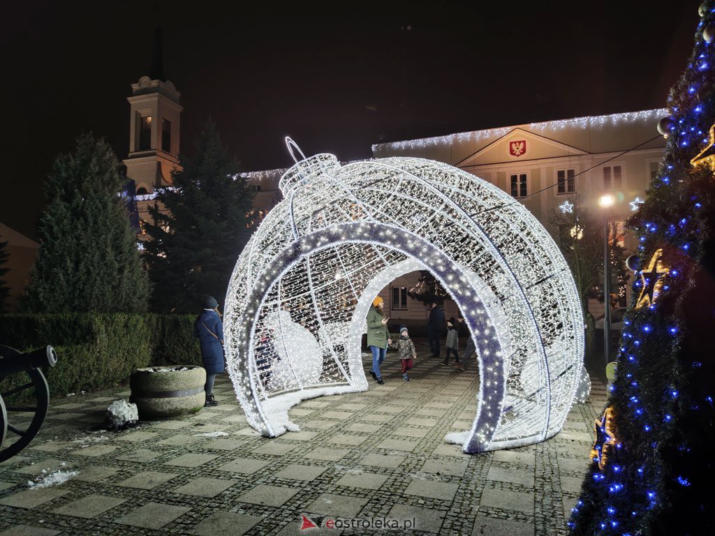 Ozdoby świąteczne w Ostrołęce [15.12.2020] - zdjęcie #2 - eOstroleka.pl