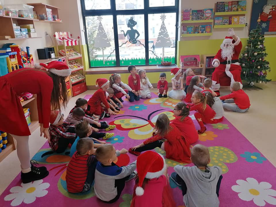 WIZYTA MIKOŁAJA W AKADEMII MALUCHÓW - zdjęcie #41 - eOstroleka.pl