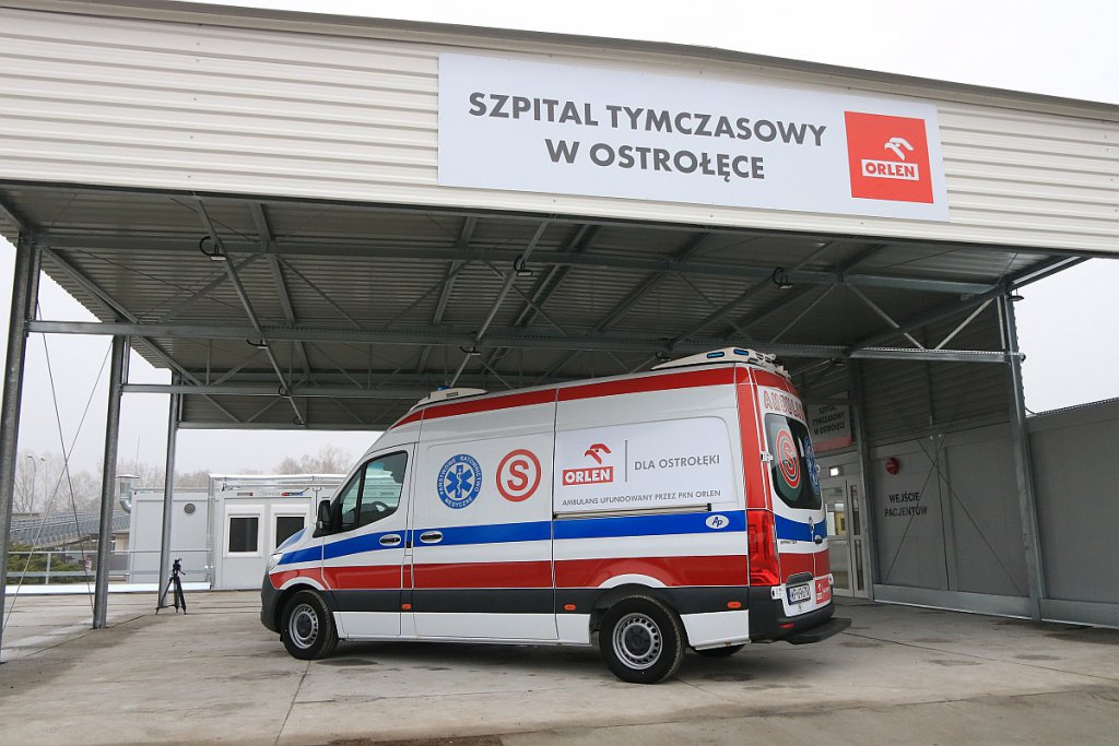 Ostrołęcki szpital wzbogacił się o nowoczesną karetkę. Fundatorem PKN Orlen [22.12.2020] - zdjęcie #1 - eOstroleka.pl