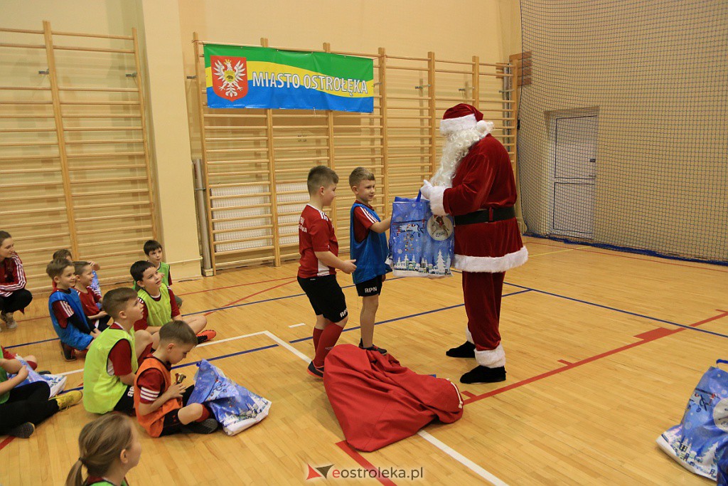 Trening APN-u zakończony świąteczną niespodzianką [23.12.2020] - zdjęcie #21 - eOstroleka.pl