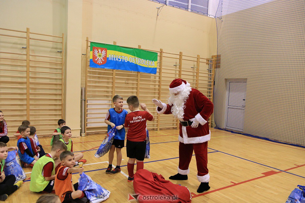 Trening APN-u zakończony świąteczną niespodzianką [23.12.2020] - zdjęcie #19 - eOstroleka.pl