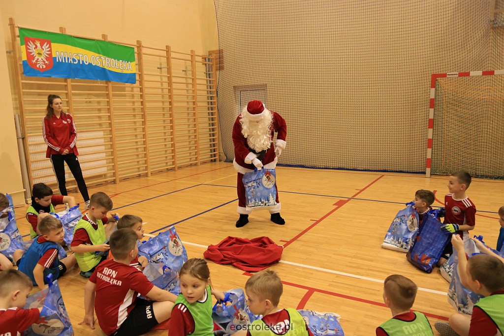Trening APN-u zakończony świąteczną niespodzianką [23.12.2020] - zdjęcie #10 - eOstroleka.pl