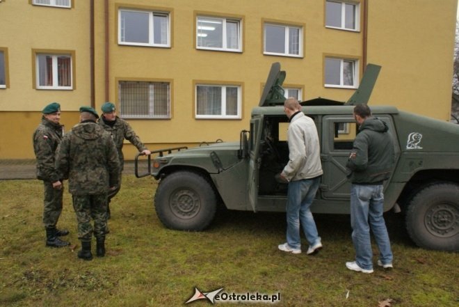 Dzień otwarty w WKU w Ostrołęce (18.11.2010) - zdjęcie #16 - eOstroleka.pl