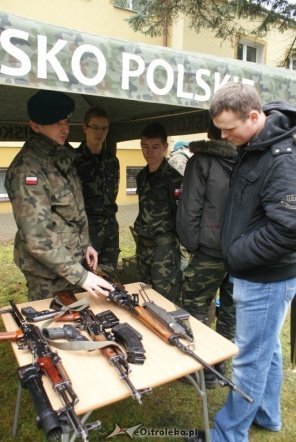 Dzień otwarty w WKU w Ostrołęce (18.11.2010) - zdjęcie #8 - eOstroleka.pl