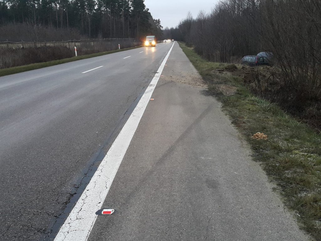 Wypadek pod Ostrołęką. Jedna osoba trafiła do szpitala [28.12.2020] - zdjęcie #4 - eOstroleka.pl