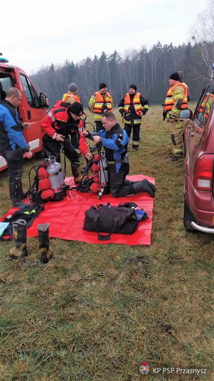 Strażacy odnaleźli ciało zaginionego mężczyzny w Krzynowłodze Wielkiej - zdjęcie #2 - eOstroleka.pl