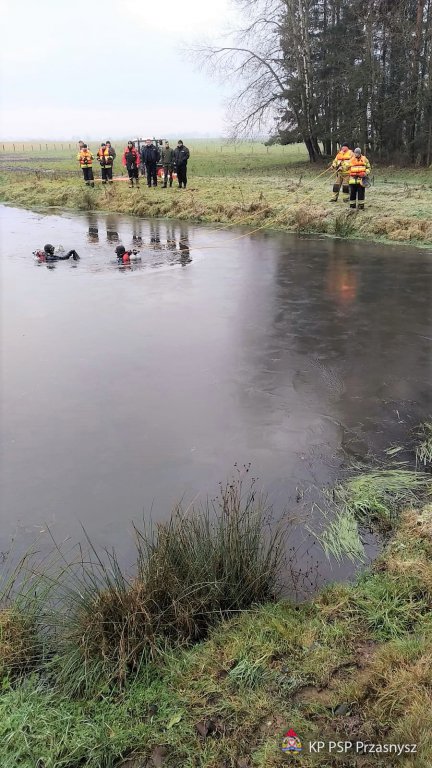 Strażacy odnaleźli ciało zaginionego mężczyzny w Krzynowłodze Wielkiej - zdjęcie #5 - eOstroleka.pl