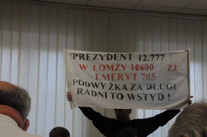 Transparenty emeryta z Ostrołęki - zdjęcie #2 - eOstroleka.pl