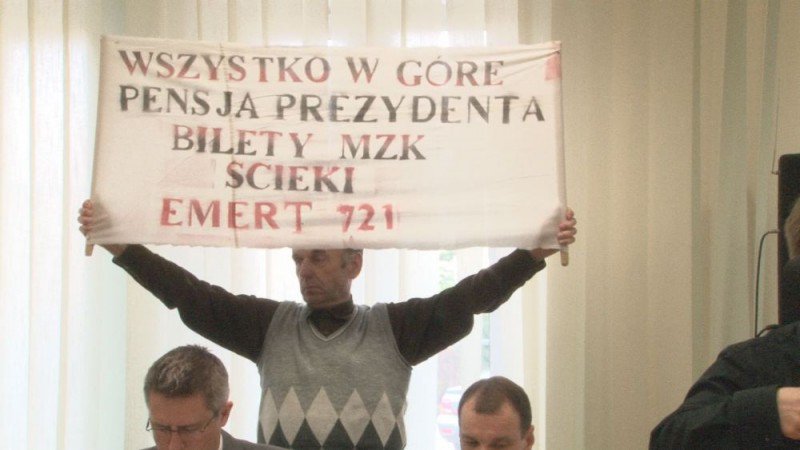 Transparenty emeryta z Ostrołęki - zdjęcie #4 - eOstroleka.pl