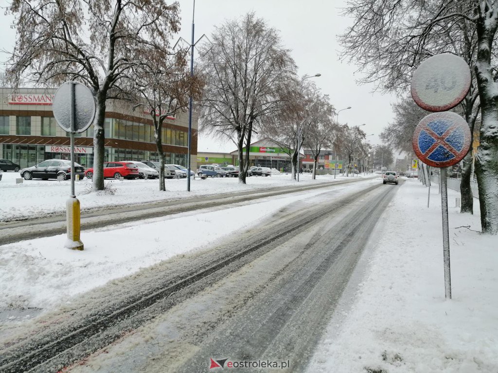 Drogowy armagedon w regionie. Jest bardzo ślisko i niebezpiecznie [04.02.2021] - zdjęcie #11 - eOstroleka.pl