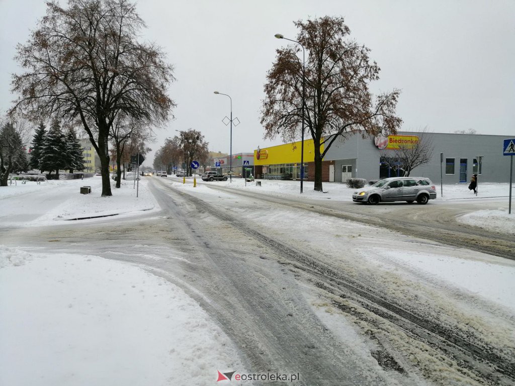 Drogowy armagedon w regionie. Jest bardzo ślisko i niebezpiecznie [04.02.2021] - zdjęcie #7 - eOstroleka.pl