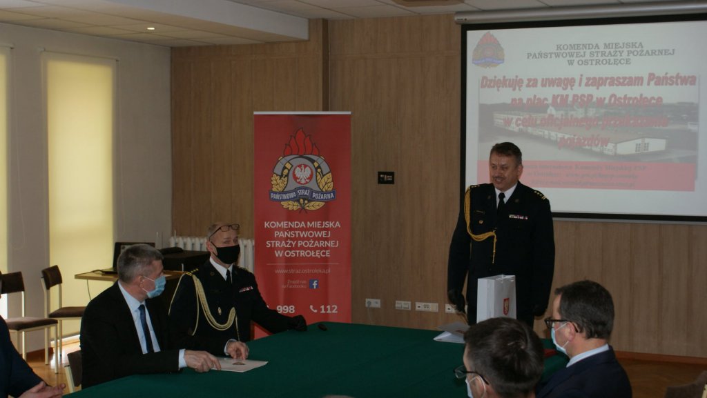 Ostrołęccy strażacy dostali prezent od lokalnych samorządów [04.02.2021] - zdjęcie #2 - eOstroleka.pl