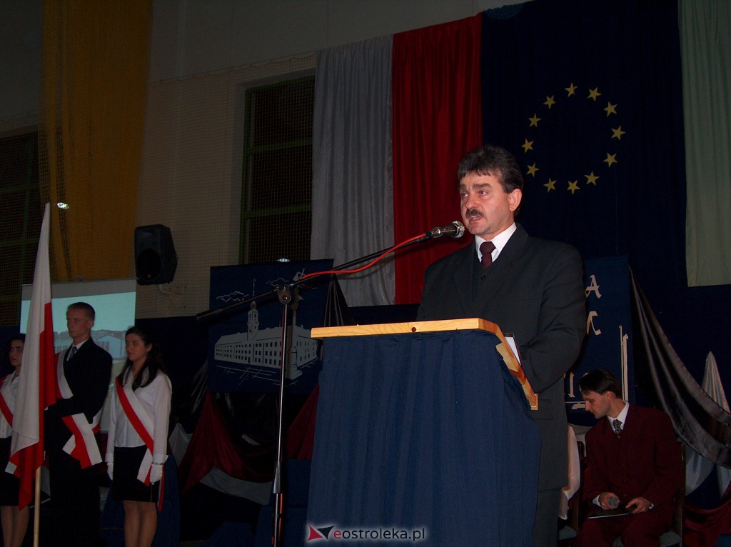Nadanie imienia Unii Europejskiej dla III LO [28.11.2003] - zdjęcie #18 - eOstroleka.pl