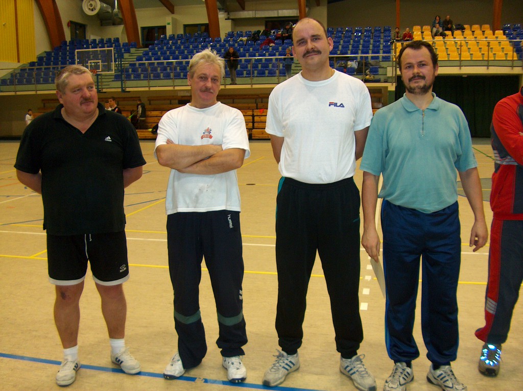 SPORT - Halowy Turniej Piłki Nożnej Samorządów Miasta Ostrołęki, 2003 r. - zdjęcie #11 - eOstroleka.pl