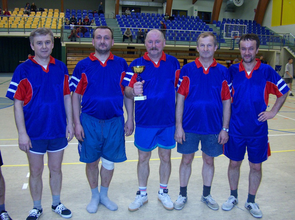 SPORT - Halowy Turniej Piłki Nożnej Samorządów Miasta Ostrołęki, 2003 r. - zdjęcie #10 - eOstroleka.pl